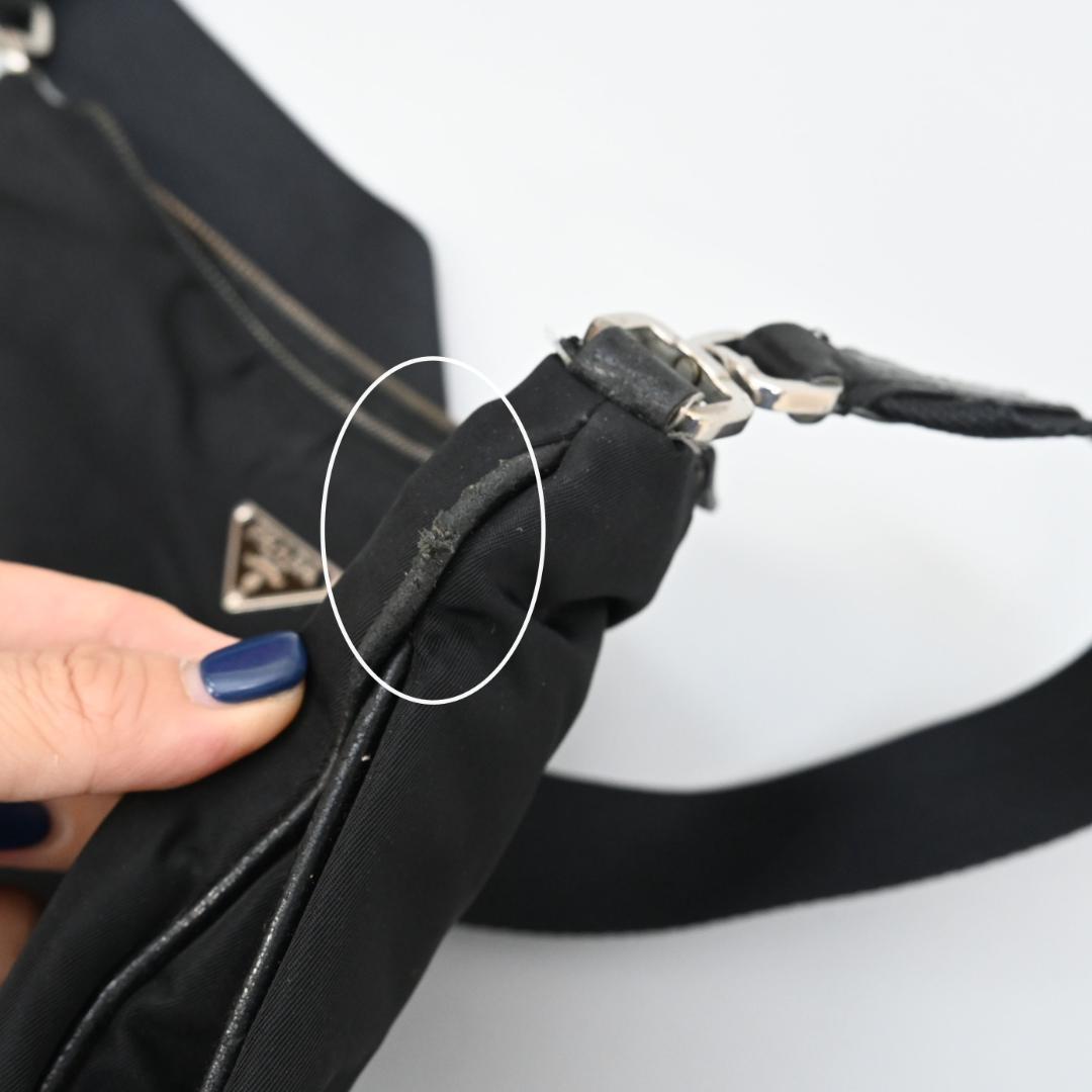 三角プレートPRADA