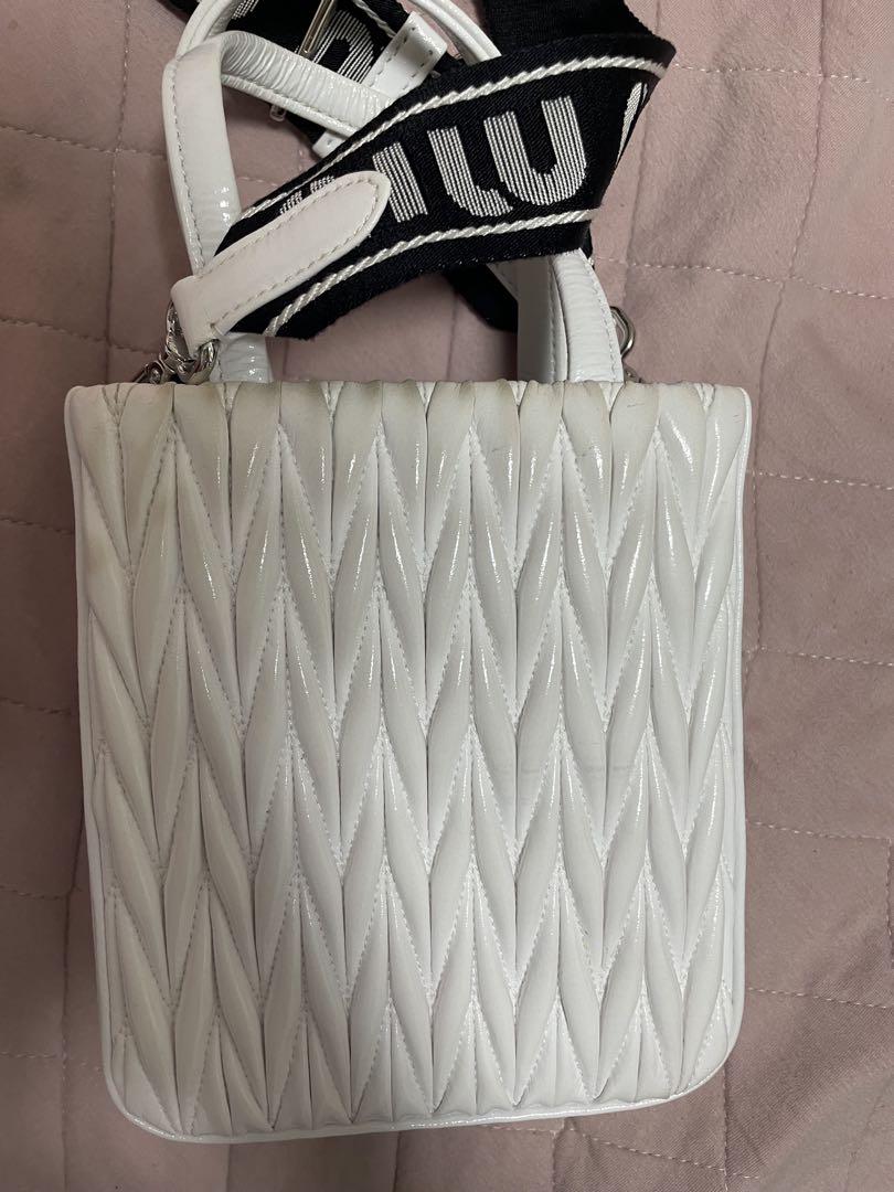miu miu キルティングショルダーバッグ グレー