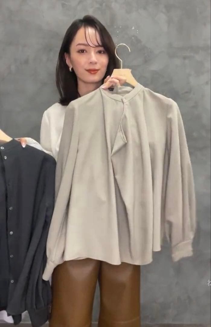 anuans アニュアンス カスケードフリルブラウス BEIGE ベージュ