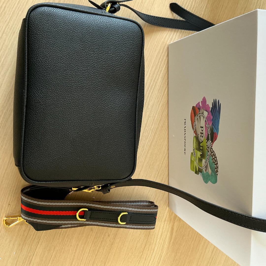 PRADA ブラックョルダーバッグ男女兼用