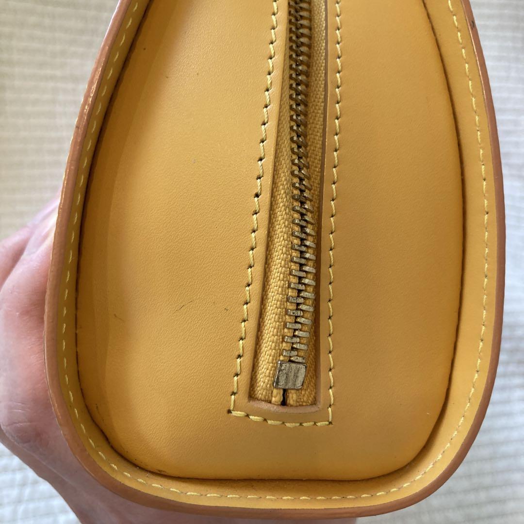 LOUIS VUITTON エピ イエロー トワレポーチ 横幅24センチ - メルカリ