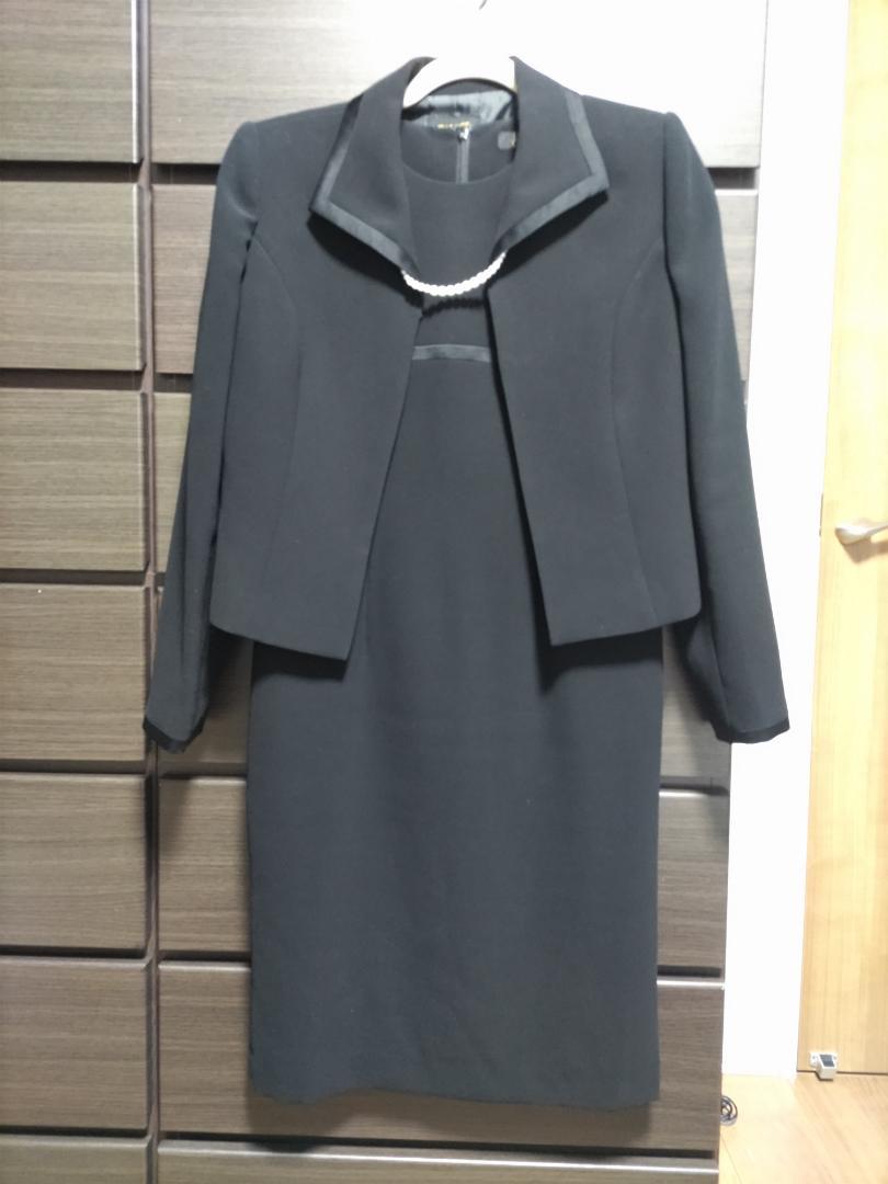 喪服　ブラック ワンピーススーツ ジャケットとパールネックレス付き