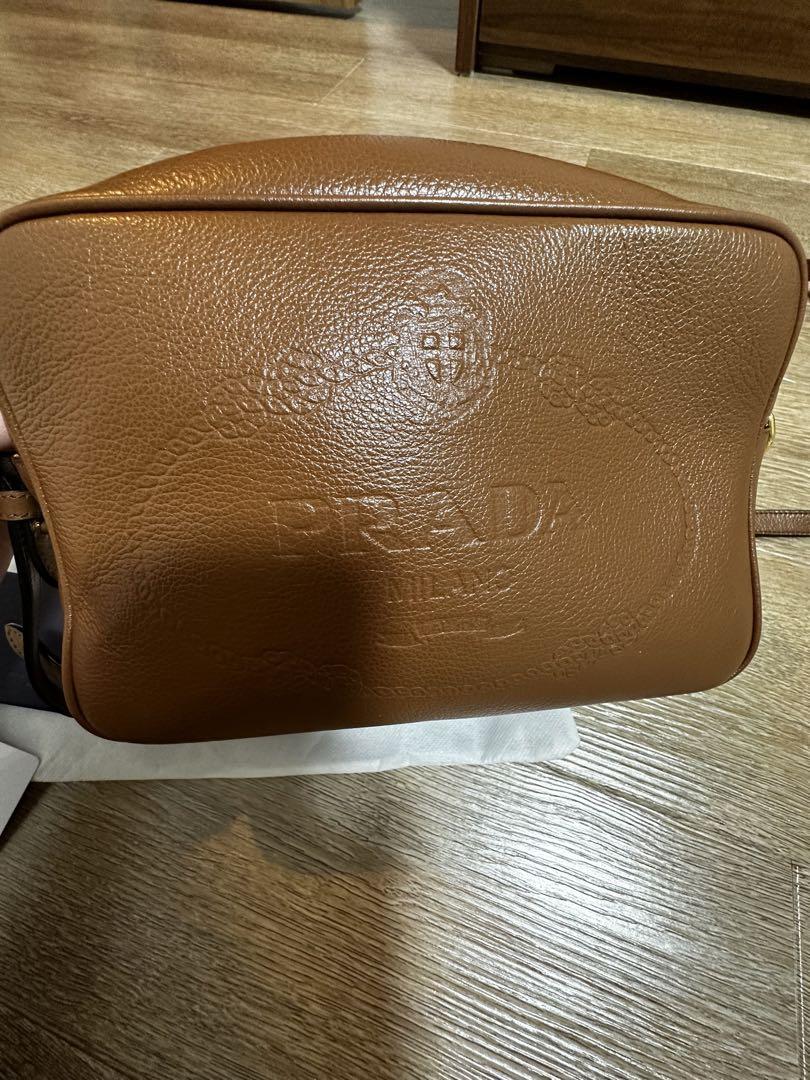 【美品】PRADA ショルダーバッグ　牛革