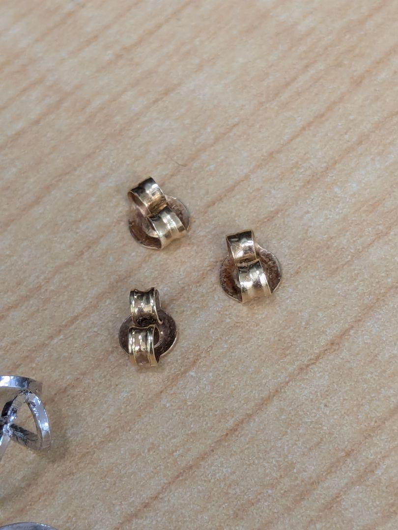 ホワイトゴールド ピアス