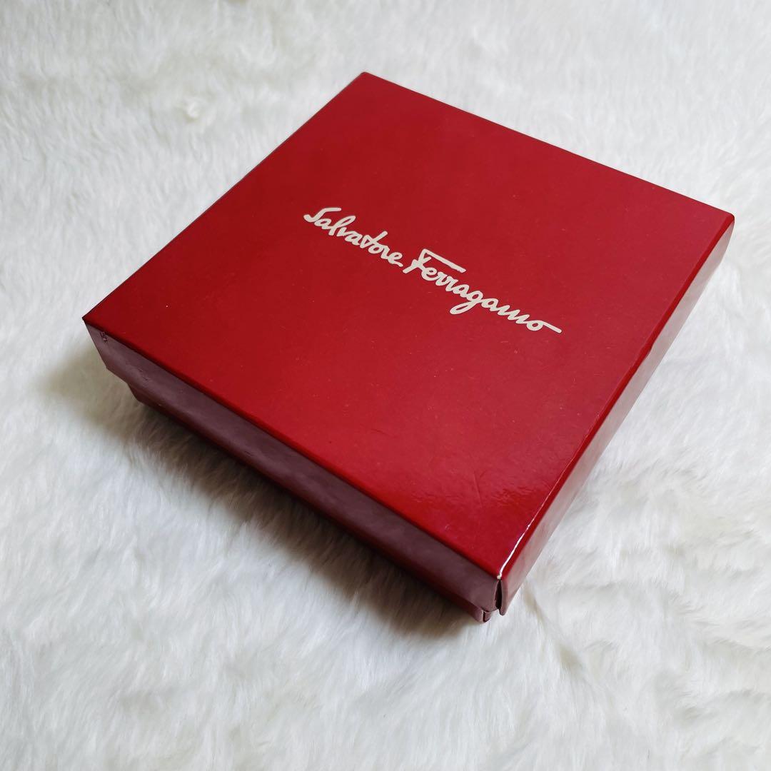 新品未使用Salvatore Ferragamo 財布 二つ折り リザードヴァラ