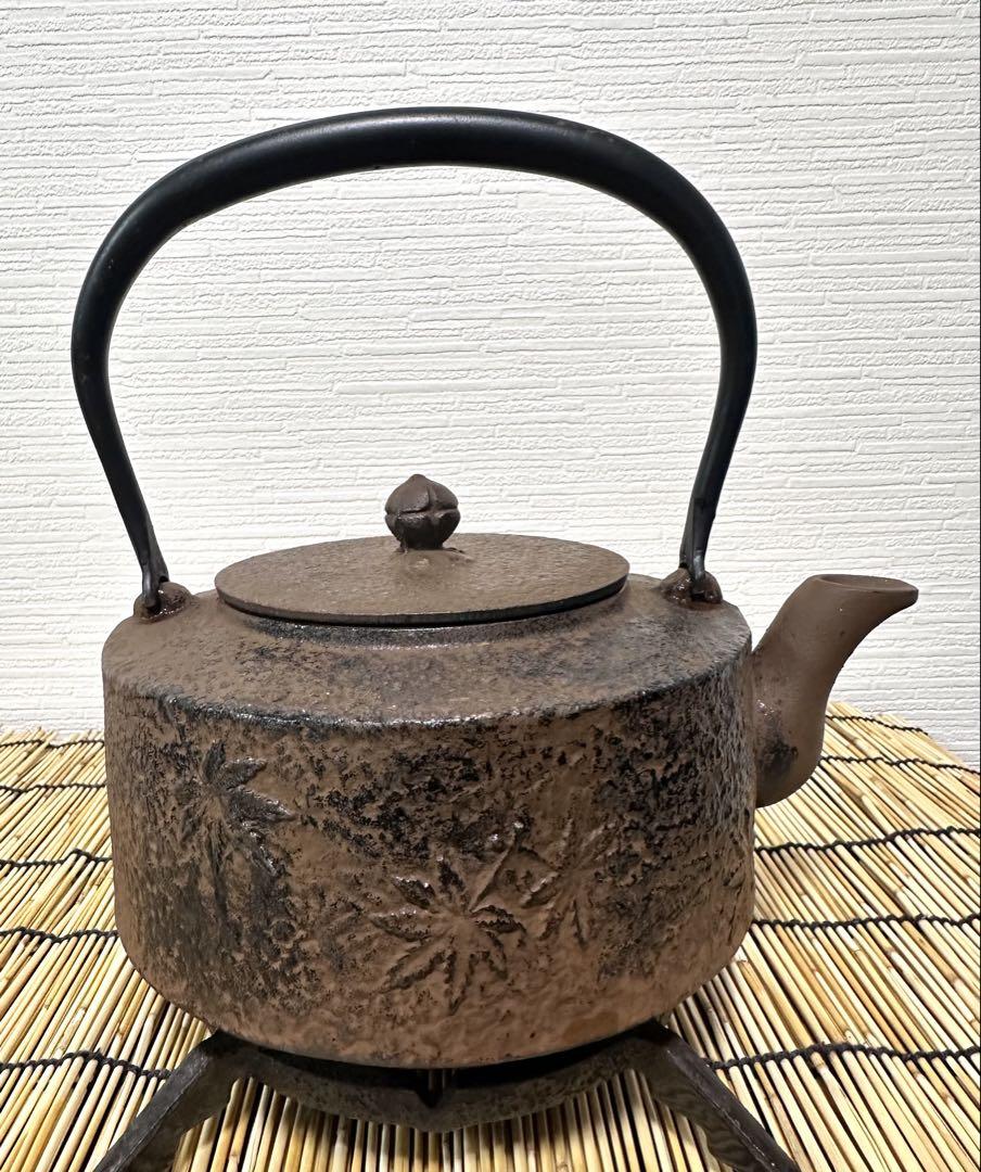 ほぼ未使用品、美品　南部運南堂 鍋元 楓紋様 南部鉄瓶　南部鉄器　調理器具