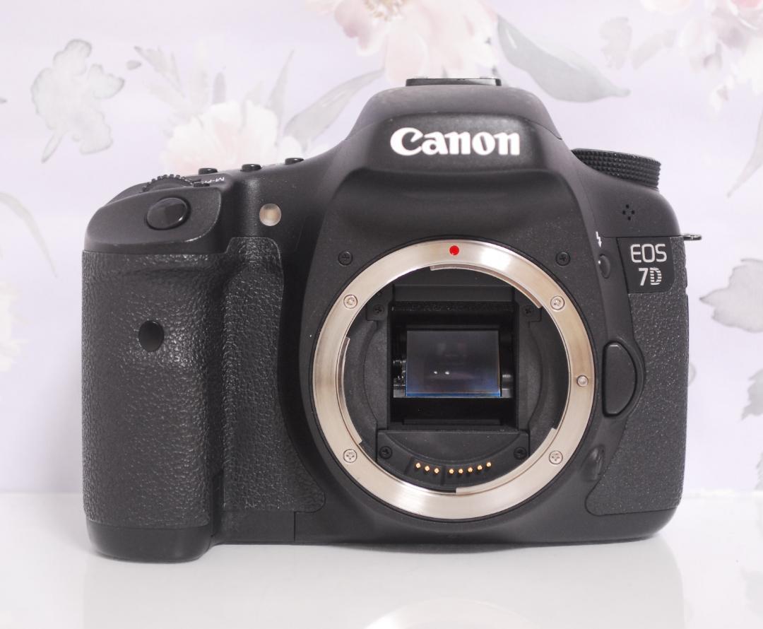 高画質で本格的なハイアマチュアモデル！スマホ転送OK☆キャノン EOS 7D♡