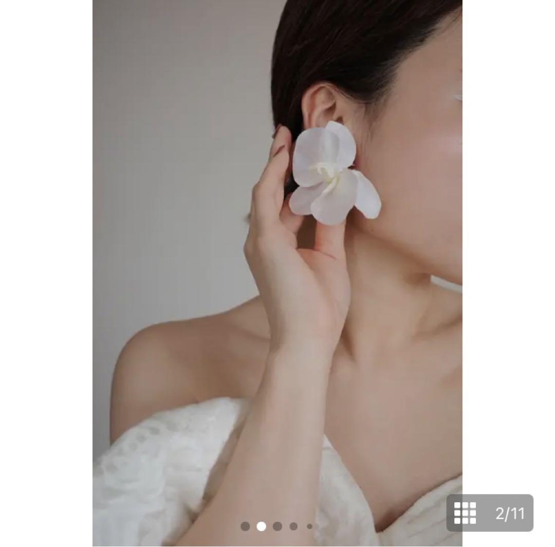 SASSY サスィ フラワーイヤーカフ ホワイト 花飾り ヘッドドレス
