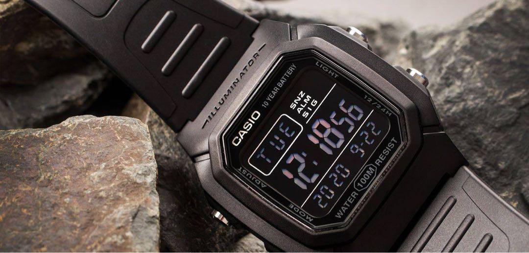 カシオ　デジタル腕時計　ブラック液晶&ホワイト文字　並行輸入モデル　大型液晶 CASIO - カシオ デジタル腕時計 ブラック液晶&ホワイト文字 並行