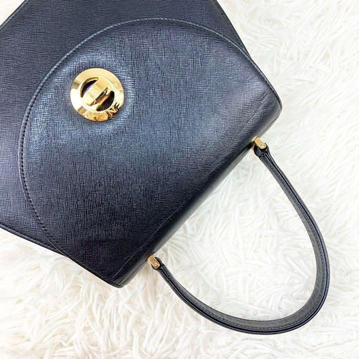 ✿ ジバンシー