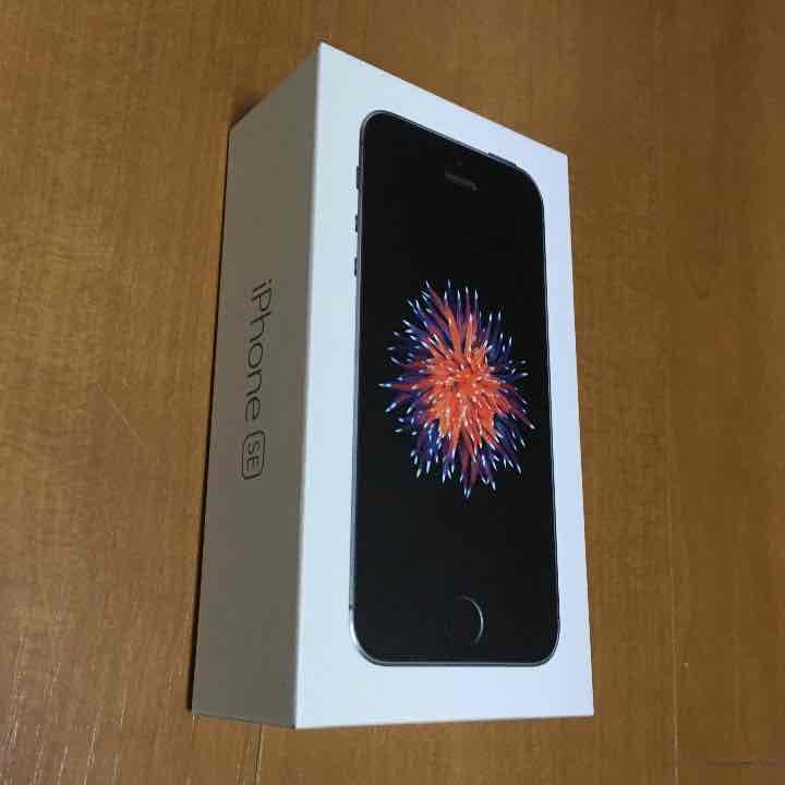 メルカリ Iphone Se 箱 充電器 ケーブル 純正品 スマホアクセサリー 2 000 中古や未使用のフリマ メルカリ Iphone Se 箱 充電器 ケーブル 純正品 スマホアクセサリー 2 000 中古や未使用のフリマ