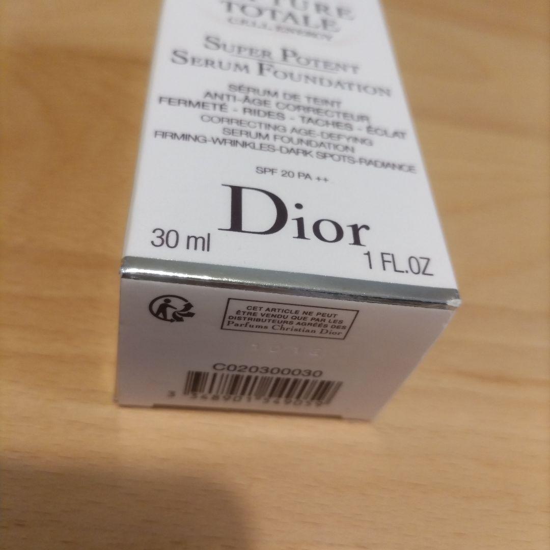 【新品未使用】Diorカプチュールトータルセル　スーパーセラムファンデーション