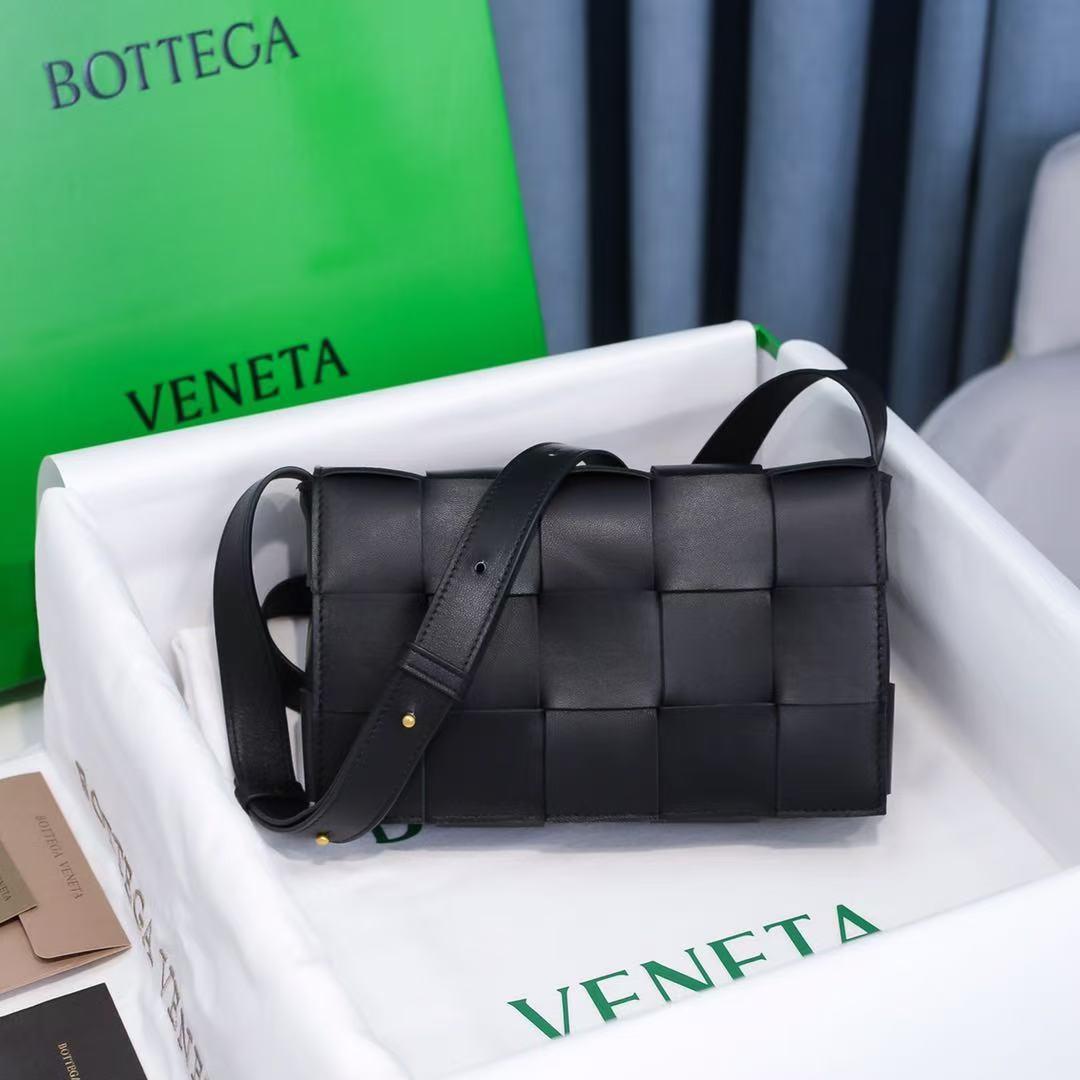 Bottega Veneta ブラックショルダーバッグ