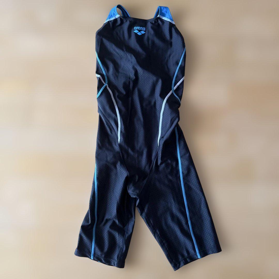 【新品】アリーナ　水着