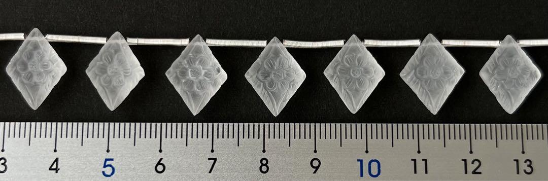 クリスタルクォーツ  Floral Carved Lozenge.  1連