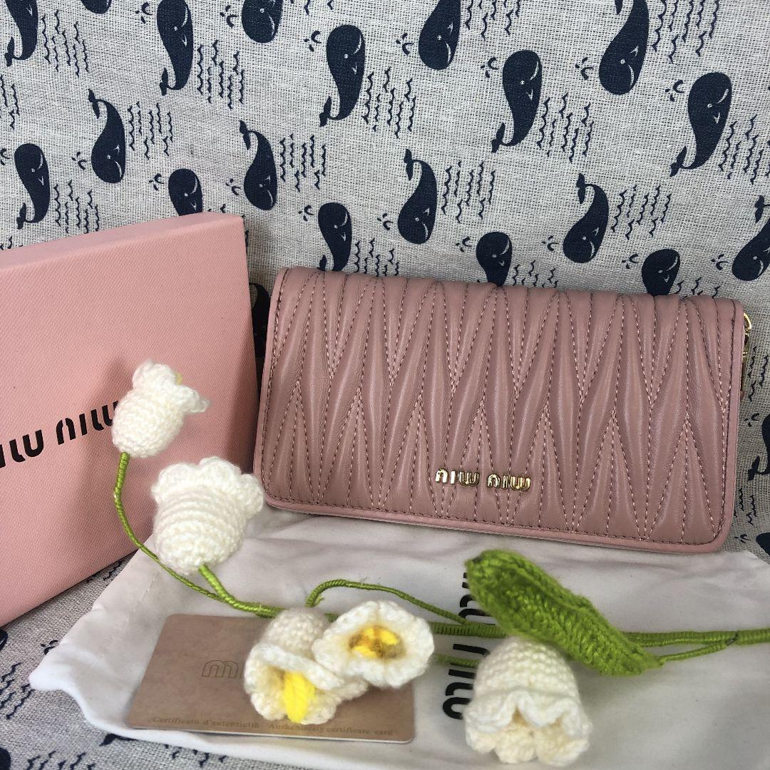 MIUMIU 長財布 マテラッセ ラウンドファスナー 金ロゴ レザー ピンク-