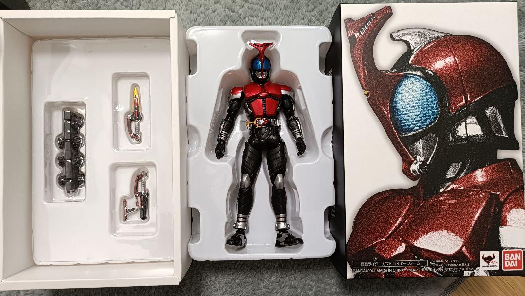 S.H.フィギュアーツ　真骨彫製法　仮面ライダーカブト　ライダーフォーム