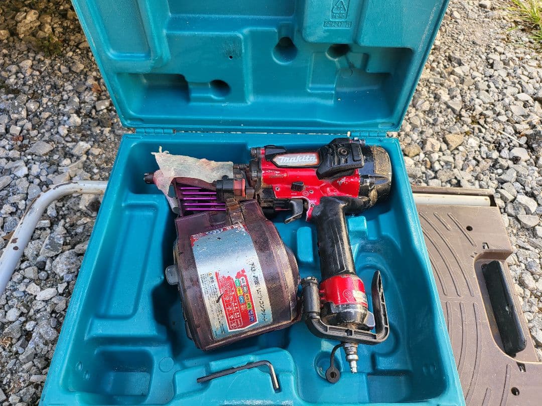 Makita エア釘打機 ケース付き