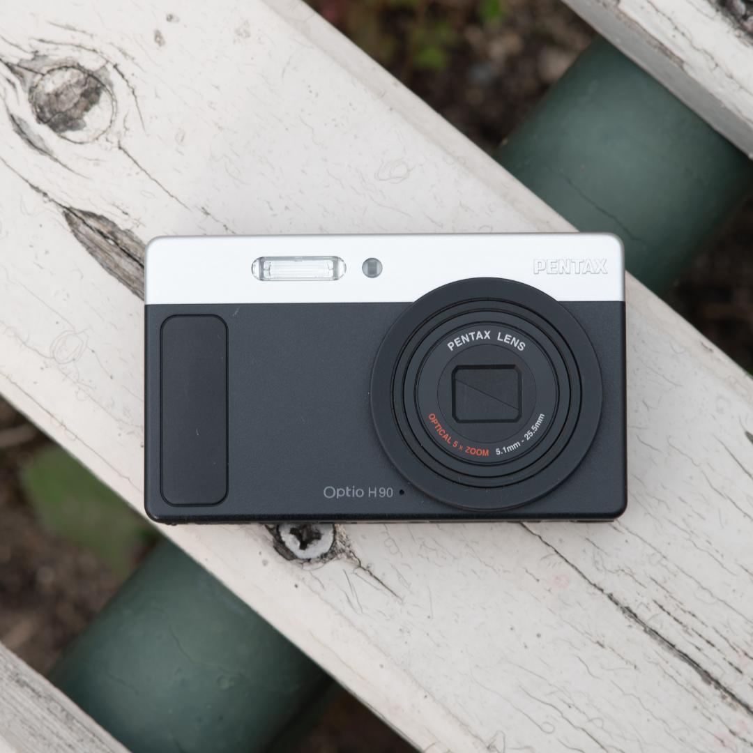【可愛いすぎるコンデジ】PENTAX optio H90 ブラック×シルバー 可愛いすぎるコンデジ】PENTAX optio H90 ブラック×シルバー