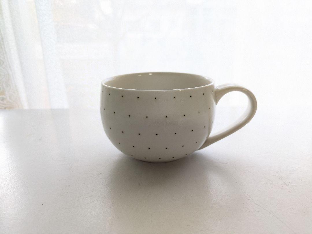 白いスープカップ 黒い点付き