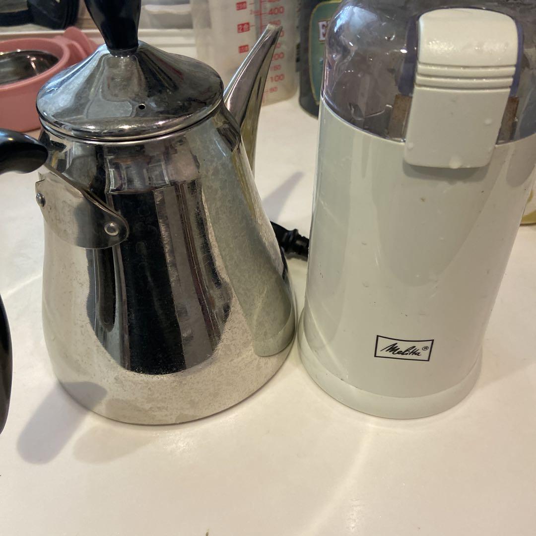 メリタコーヒーミルとコーヒー用の細口ポット