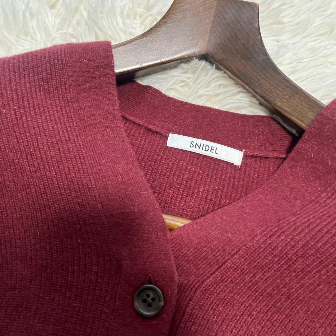 【12/20〜26SALE】 SNIDEL フロントボタンニットワンピース 赤