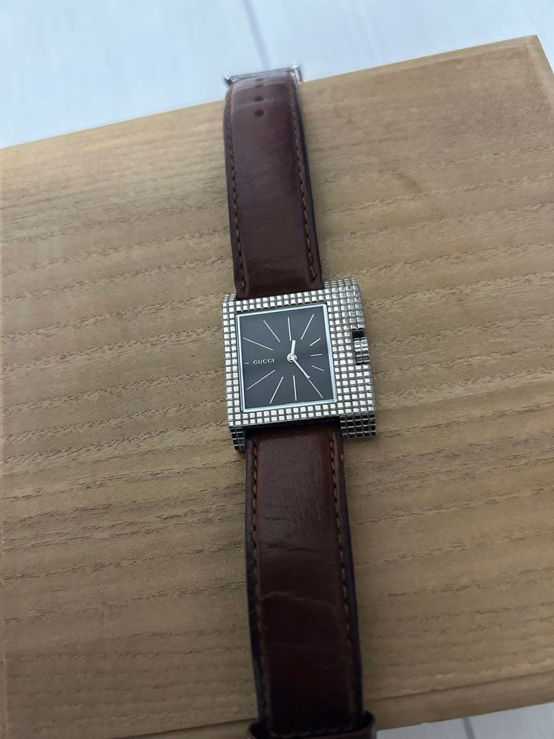 GUCCI 7100M グレー レザー 時計 ジャンク