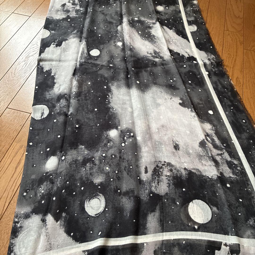 MARCBYMARC JACOBS 宇宙デザイン ストール MARC BY MARC JACOBS 宇宙柄ストール 約130×135 - メルカリ