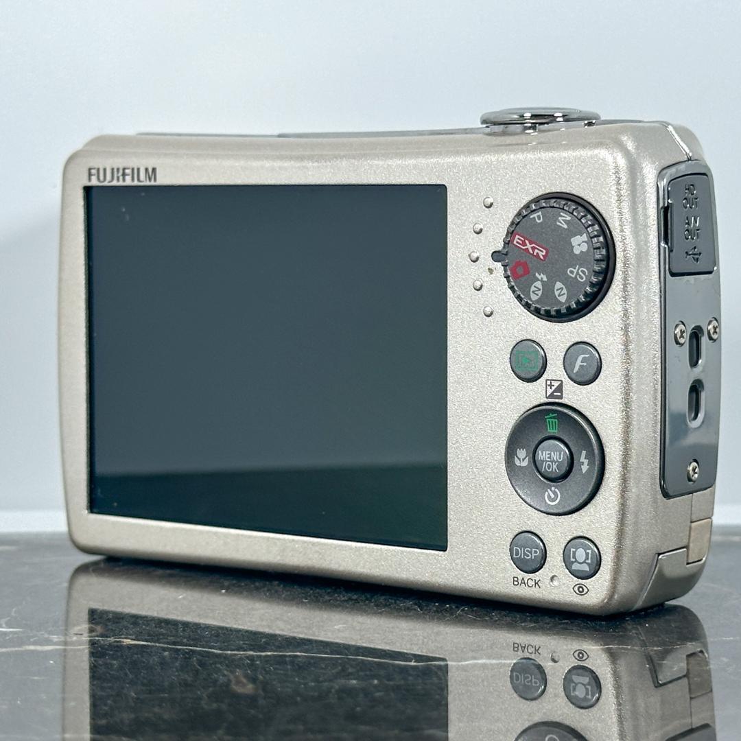 FUJIFILM FinePix F200EXR シャンパンゴールド②◯ 美品】FUJIFILM FinePix F200EXR シャンパンゴールド - メルカリ