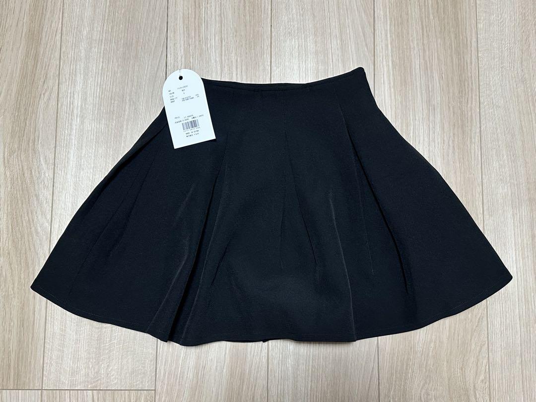 ダーリッチ　タックデザインカットミニスカート