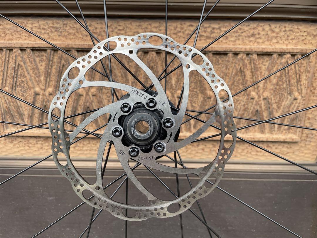 Trek domane al2 ホイール タイヤ ブレーキパッド チューブ付き