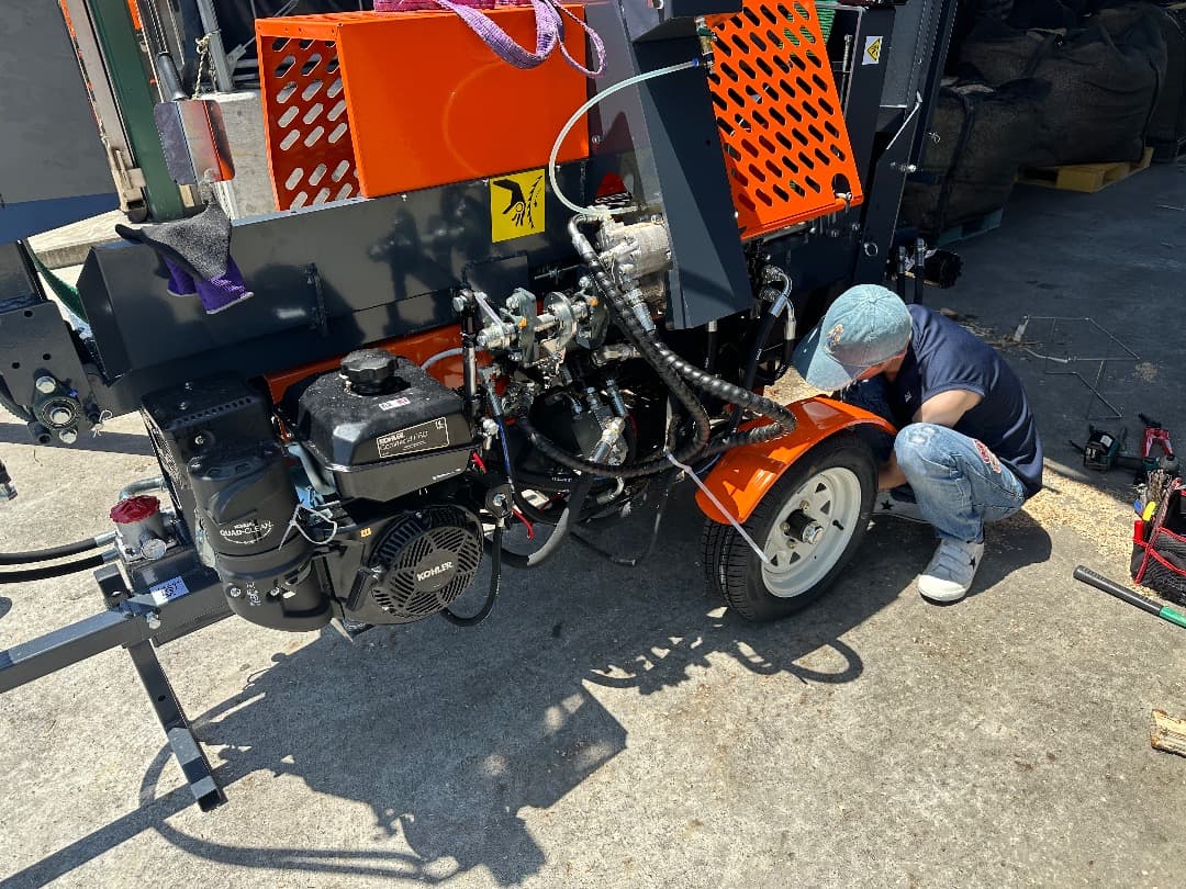 TimberCat NP1 薪製造機 薪割り機 中古 TimberCat NP1 薪製造機 薪割り機 中古