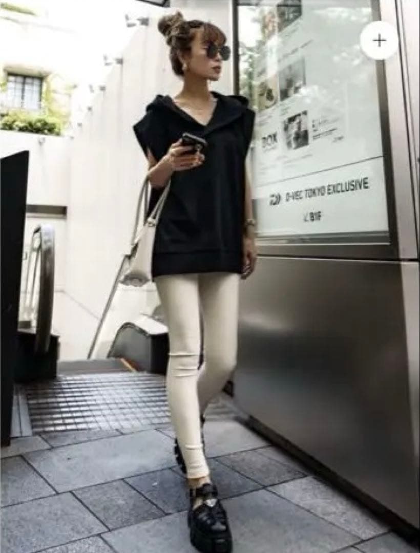 グラムリップス ノースリーブスウェットフーディー