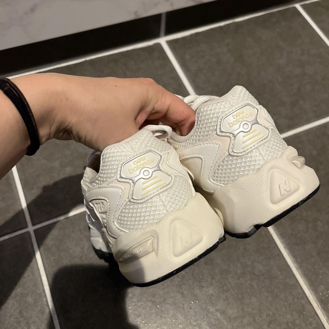 New Balance 725ホワイト24 美品