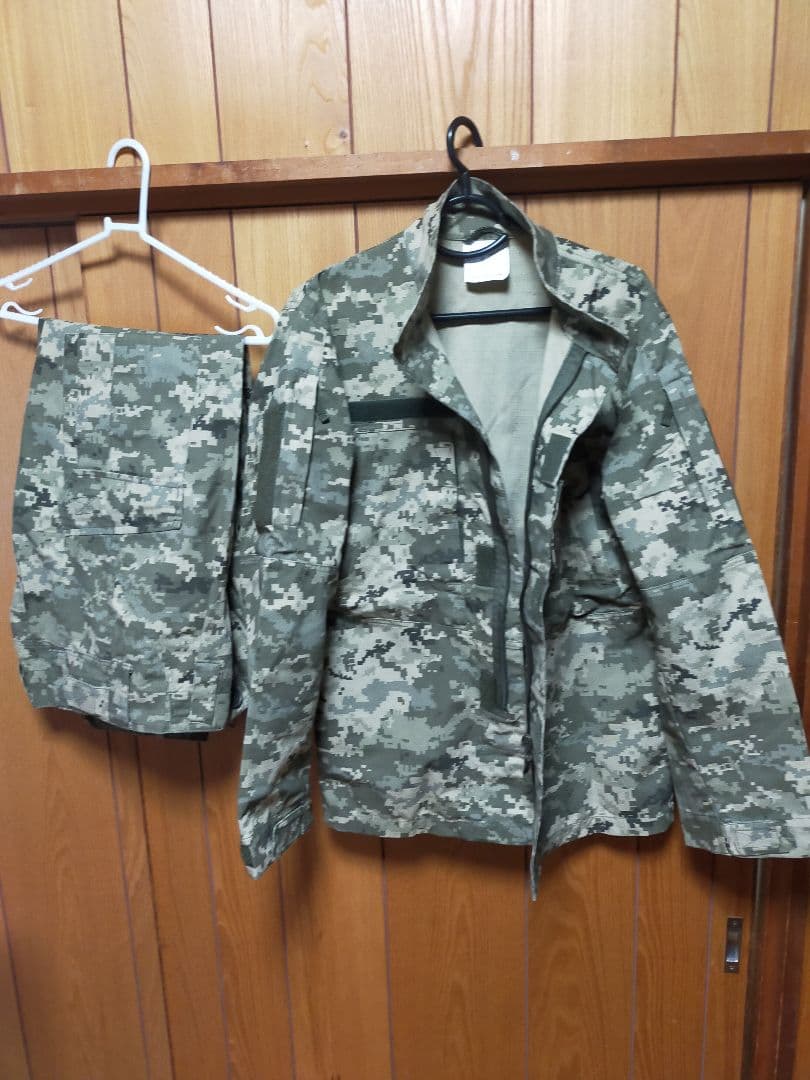ウクライナ軍の官給夏用迷彩服上下 最終値下げ