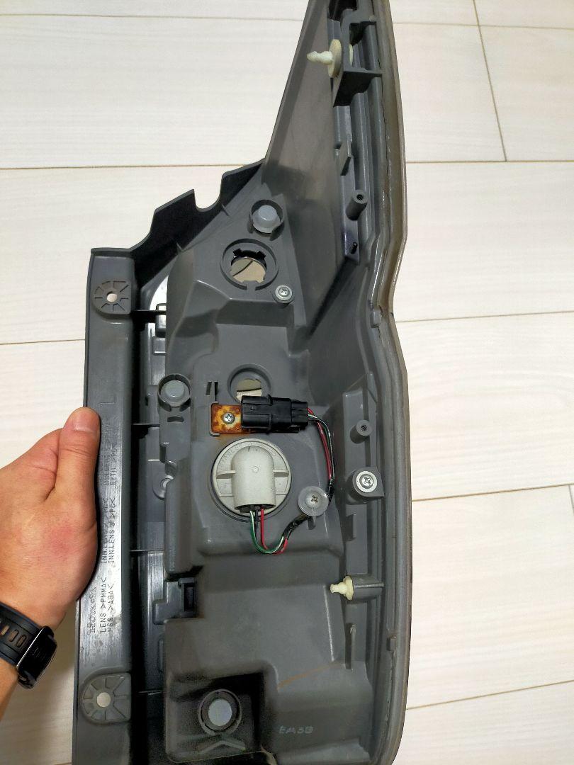 RKステップワゴン　テールランプ　クールスピリット（左側ジャンク）