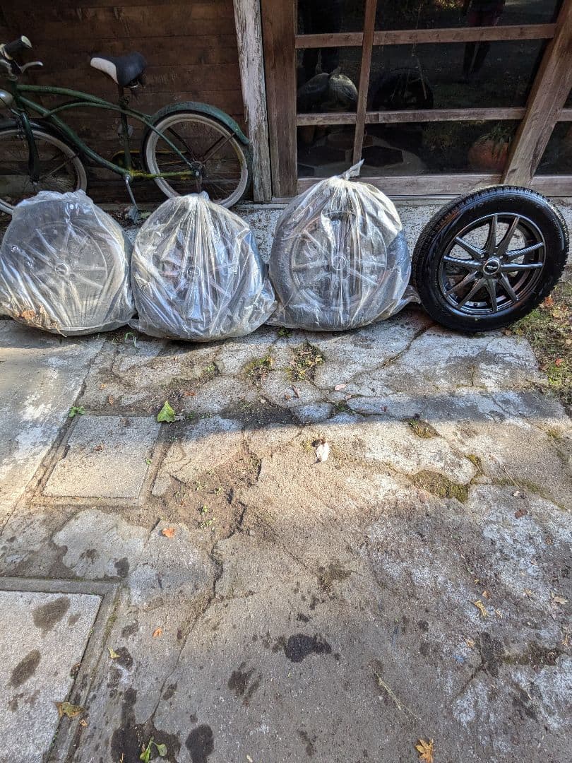 ブリヂストン スタッドレスタイヤアルミホイル付 14インチ 残り溝8mm以上 ブリヂストン スタッドレスタイヤアルミホイル付 14インチ 残り溝8mm以上