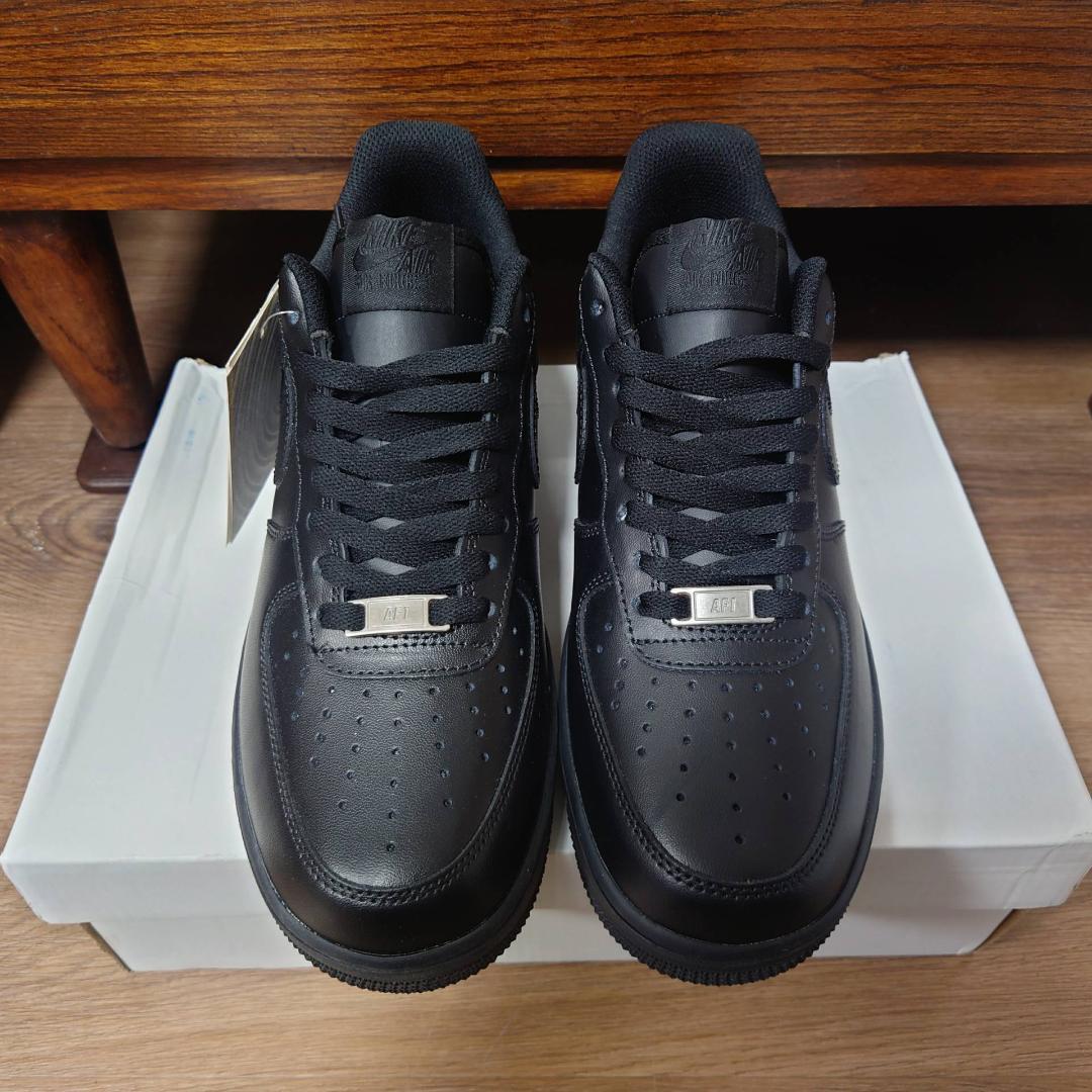 新品　Nike Air Force 1 ブラックスニーカー　28.5㎝