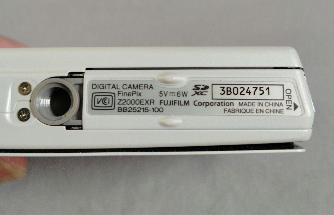 FUJIFILM FinePix Z2000EXR 白(美品）