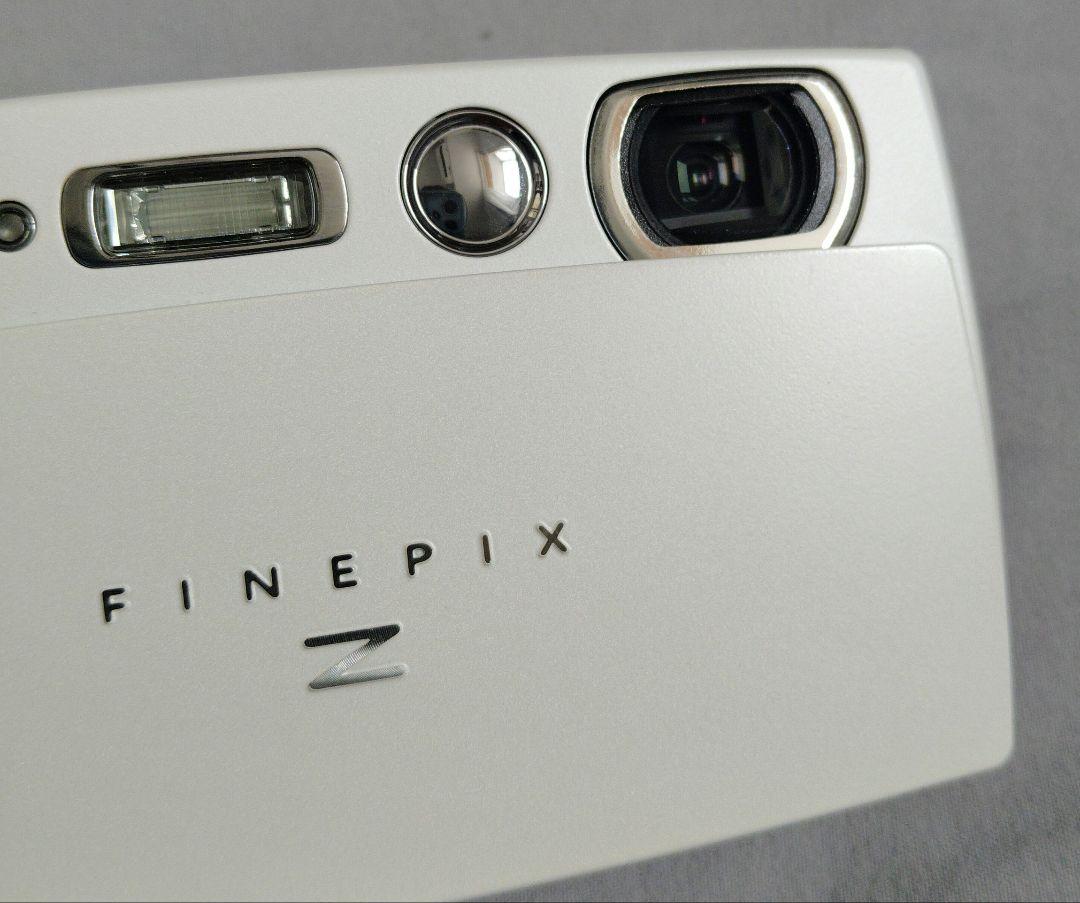FUJIFILM FinePix Z2000EXR 白(美品）