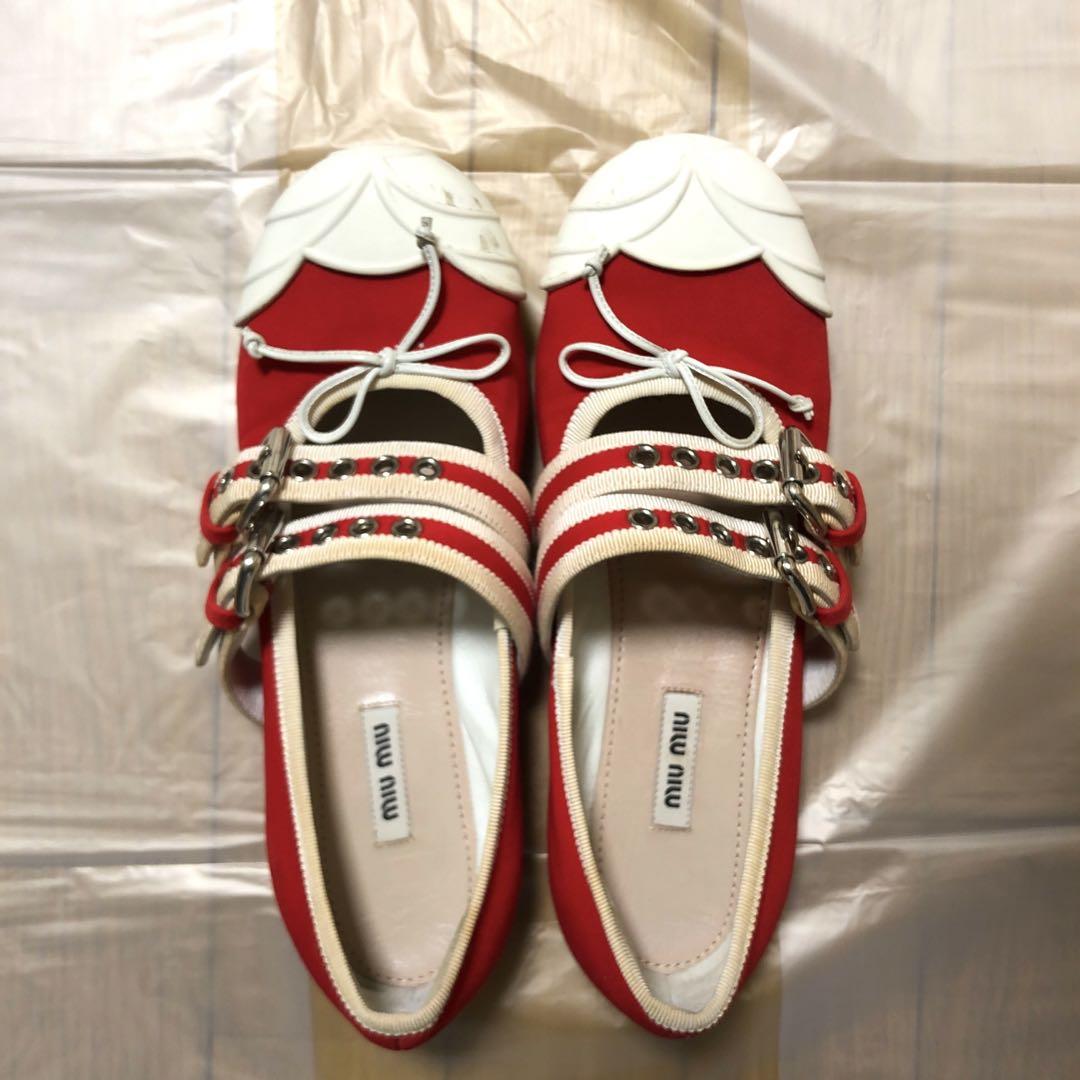 miu miu レッド フラットシューズ アンクルストラップ バレエ miu miu レッド フラットシューズ アンクルストラップ バレエ