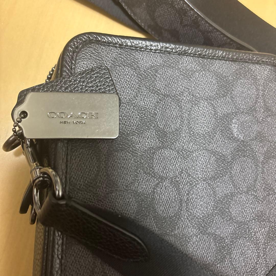 COACH ブラック レザー ショルダーバッグ COACH ブラック レザー ショルダーバッグ