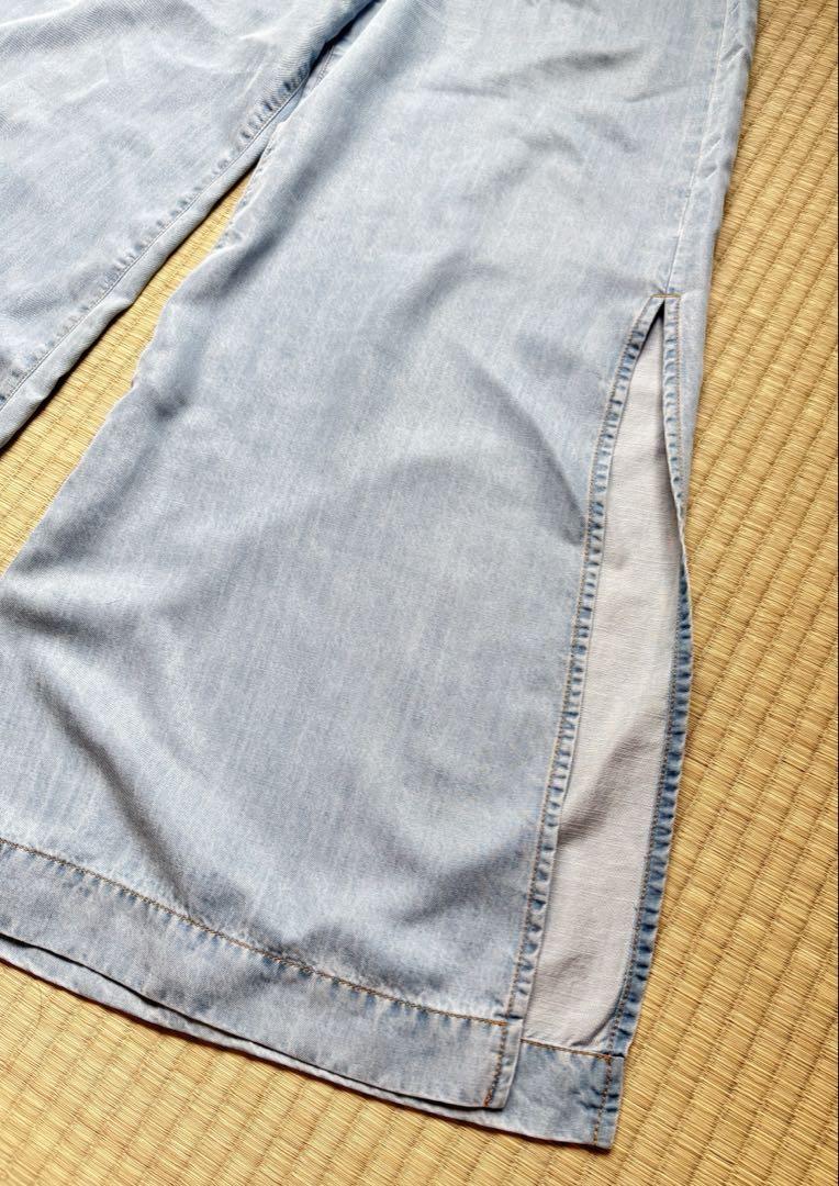 DIESEL ロングパンツ デニム生地 スリット入り