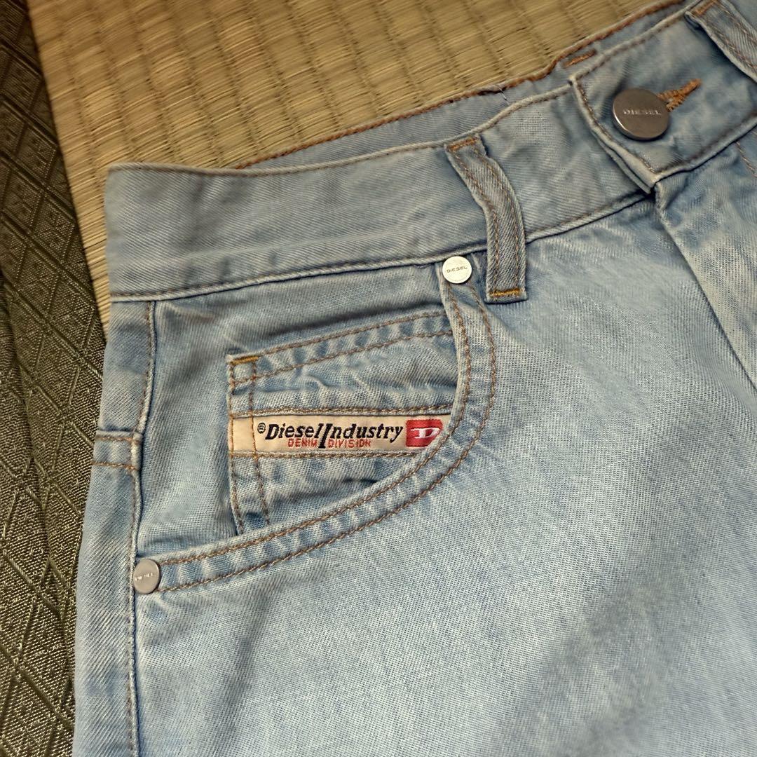 DIESEL ロングパンツ デニム生地 スリット入り