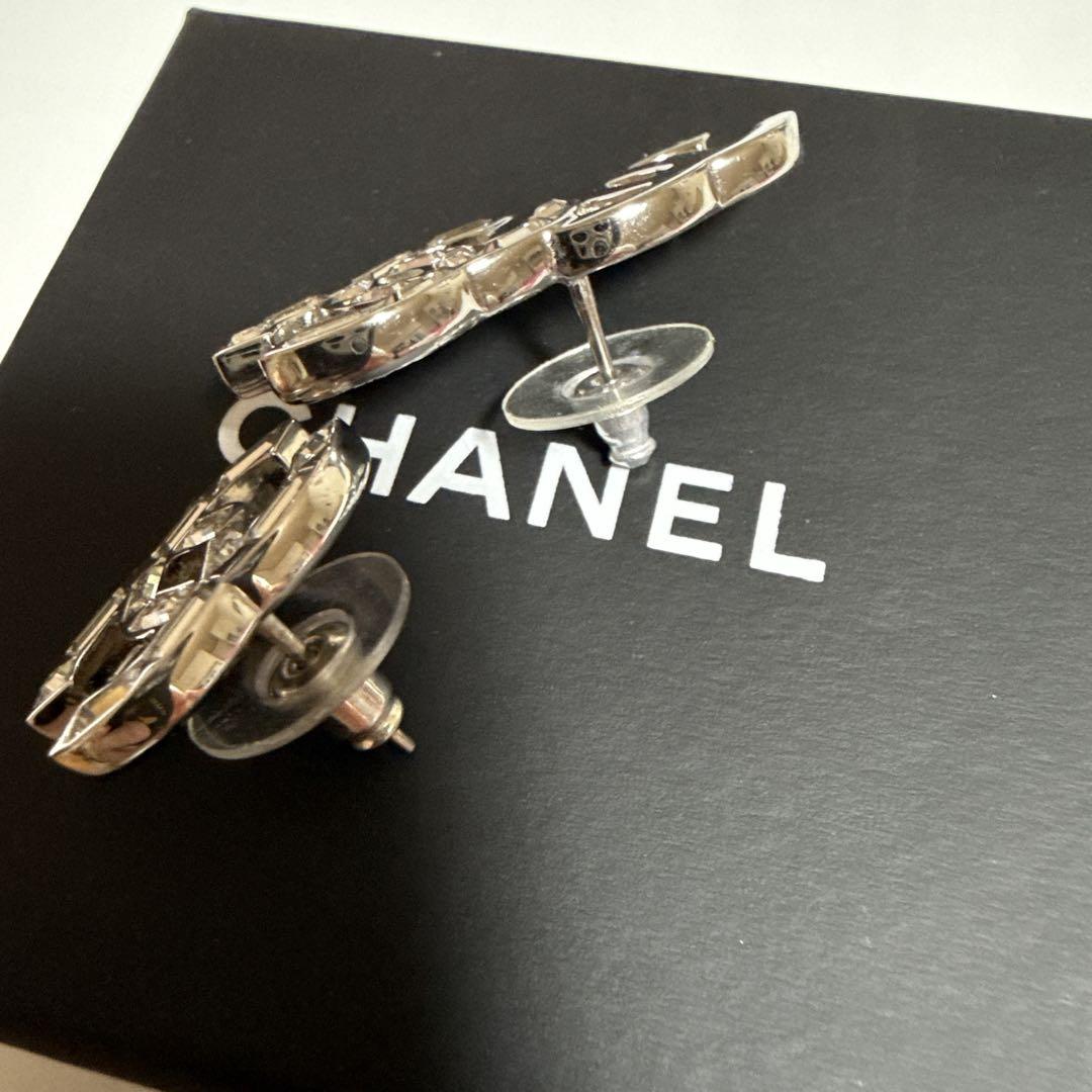 23年製 CHANEL シルバー アシンメトリーピアス