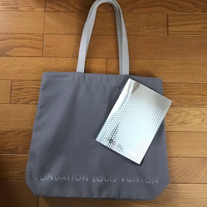 ルイヴィトン財団美術館 トートバッグ グレーとノート | contifarma.pe