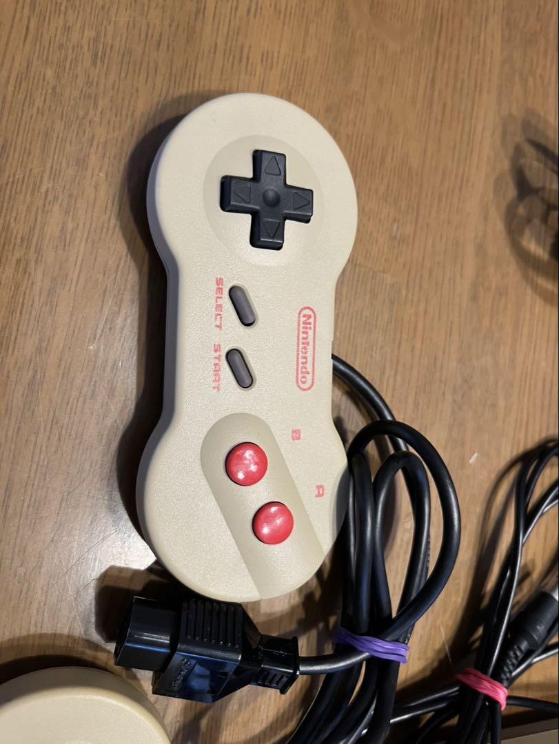 ジャンク品】 ニューファミコン 本体、コントローラー2個 - メルカリ