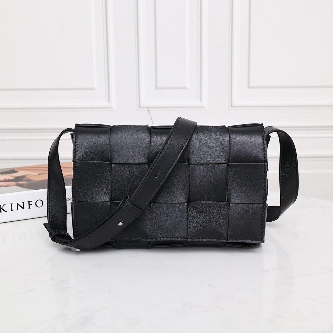 BOTTEGA VENETA カセットバッグ ショルダーバッグ