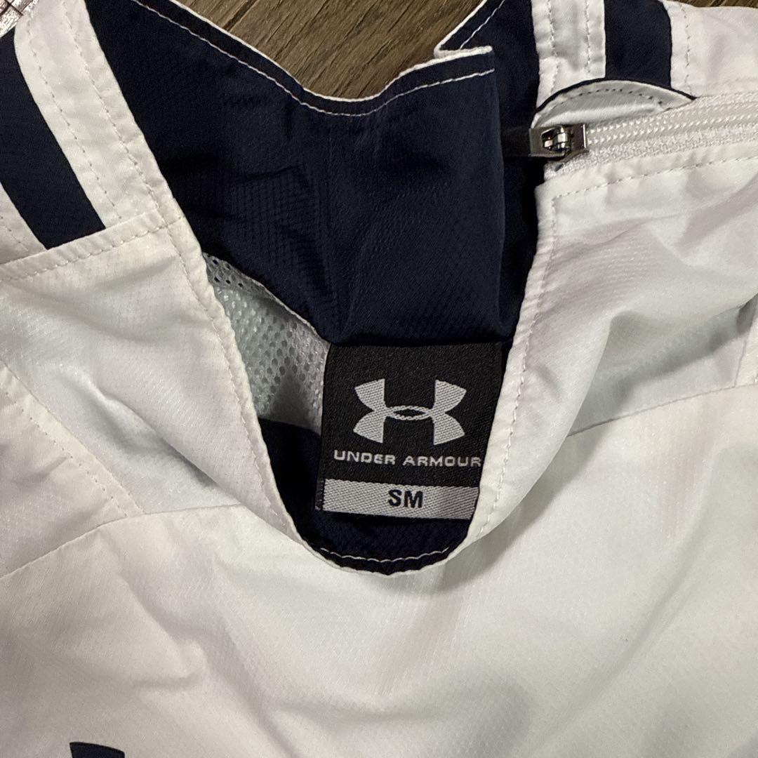 UNDER ARMOUR ウィンドブレーカー ホワイト
