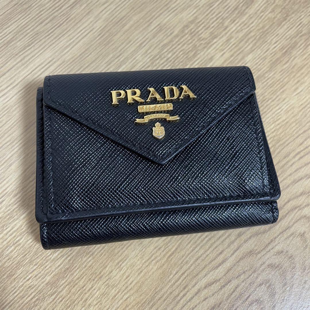 在庫1点☆すぐ届く PRADA 三つ折り財布 PRADA 三つ折り財布 - 折り財布最 安 価格